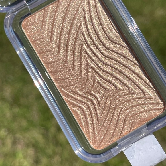 NYX Professional Makeup ButterMelt Highlighter In Glaze It Butta Gold - Picture 9 of 14